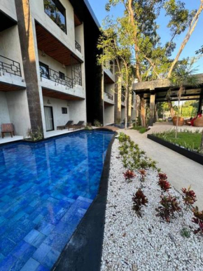 Jungle Penthouse w private rooftop, AC and WiFi